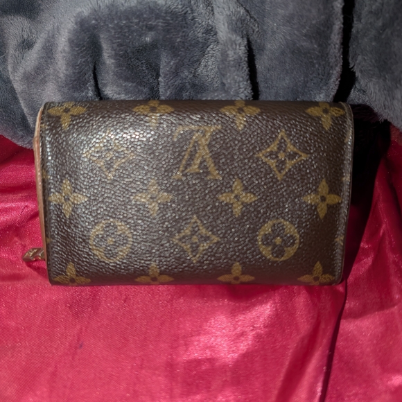 Vintage Louis Vuitton Brown Monogram Wallet - Picture 2 of 11